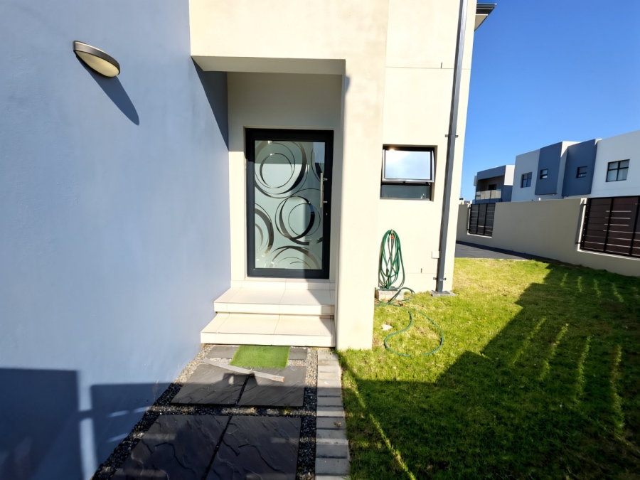 To Let 4 Bedroom Property for Rent in Sandown Western Cape